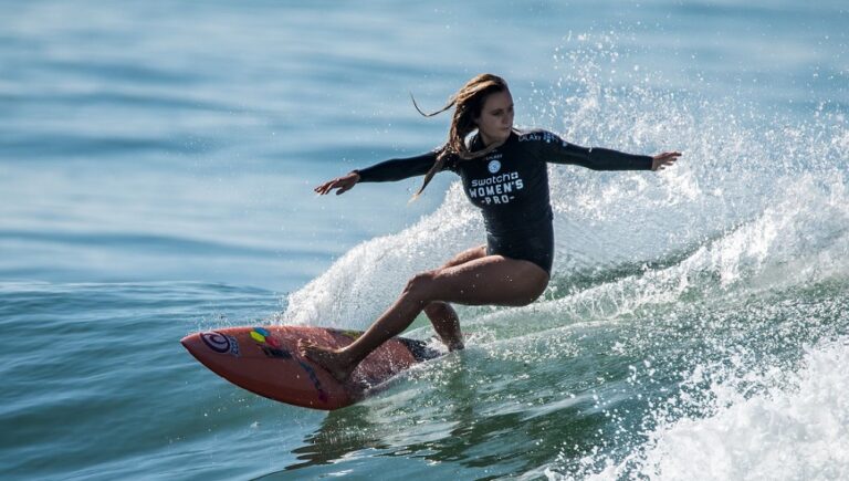 What To Wear While Going On A Surfing Vacation – Women's Edition