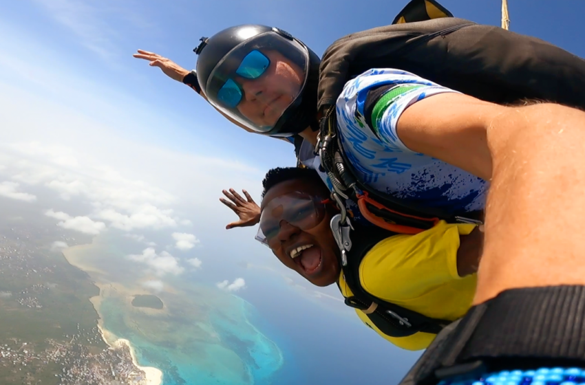  5 Reasons Why You Should Try Skydiving Atleast Once in Your Life
