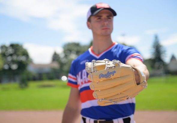 softball_glove_sizing_chart_how_to_find_the_right_24592_featured (1)